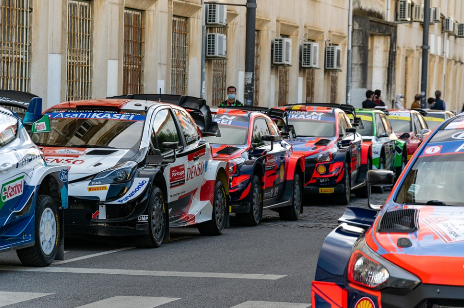 auto racing
